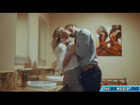 ❤️ Quando una bionda formosa ti seduce in un bagno pubblico Video di sessoal it.downloadassertion.top ❌️❤